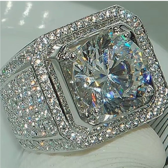 18k 2ct Solitaire Ring - Picture 2 of 14